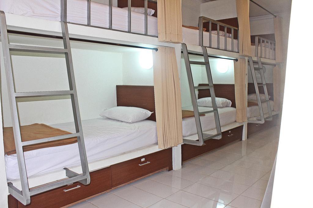 Hostel Mirah Legian  Room photo